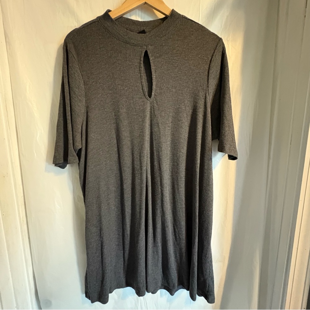 Torrid Gray Knit Keyhole Short Sleeve Shirt Sz 2X Blouse Tunic Top Womens Plus